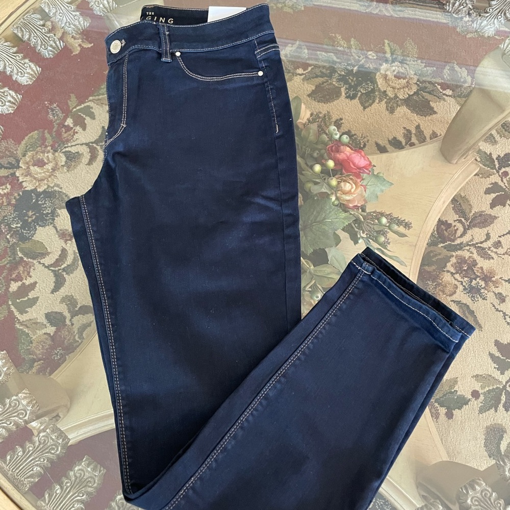 WHITE HOUSE BLACK MARKET JEGGINGS